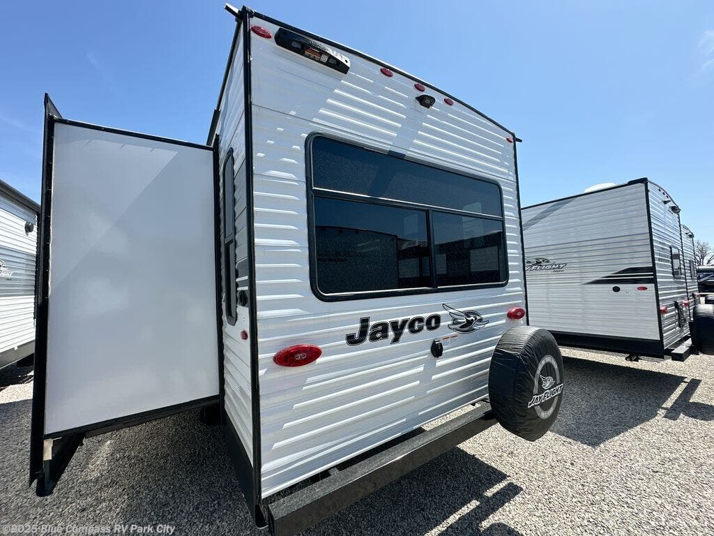 Email now about this 2025 Jayco Jay Flight SLX 262RLSW! New 2025 Jayco Jay Flight SLX 262RLSW available in Park City, Kansas