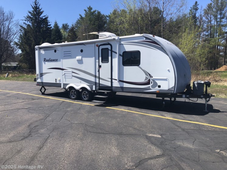 Email now about this 2014 Cruiser RV Radiance R-26KISL! Used 2014 Cruiser RV Radiance R-26KISL available in Tomahawk, Wisconsin