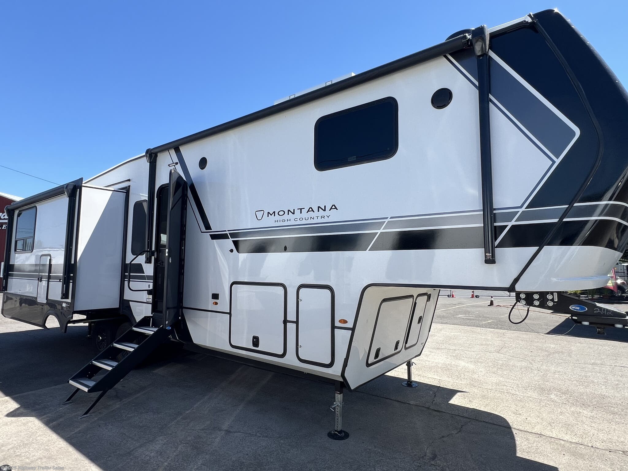 Email now about this 2025 Keystone Montana High Country 311RD! New 2025 Keystone Montana High Country 311RD available in Salem, Oregon