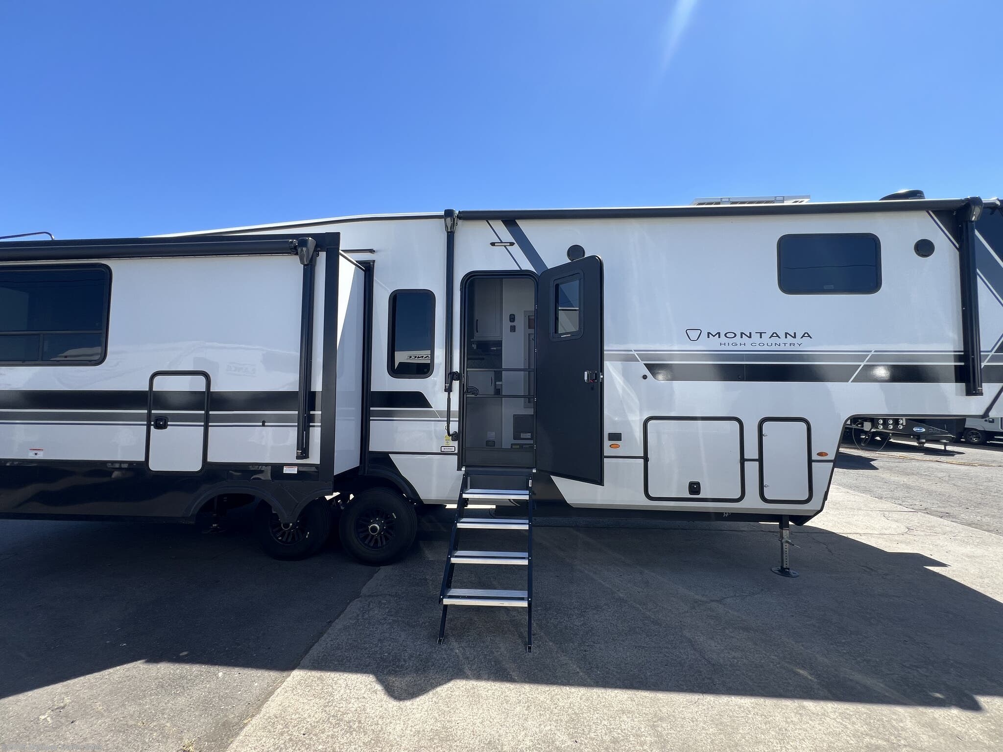 Contact us now about this 2025 Keystone Montana High Country 311RD! 2025 Montana High Country 311RD by Keystone from Highway Trailer Sales in Salem, Oregon