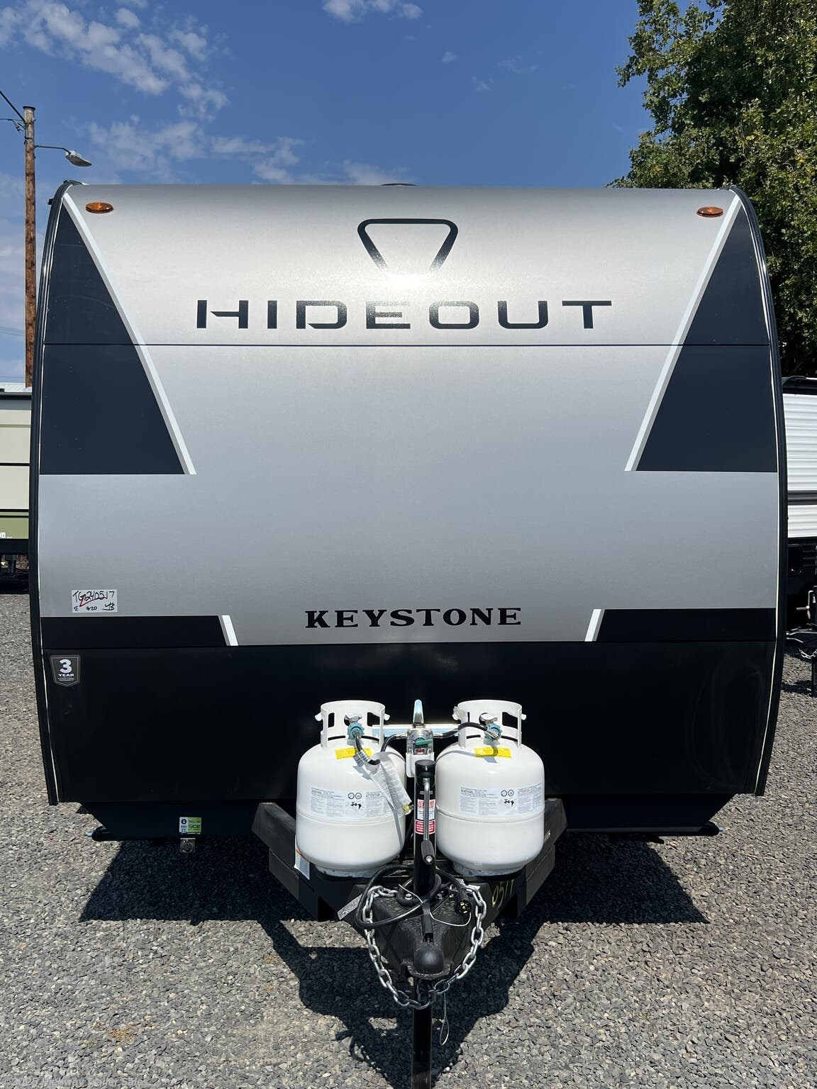 Call now about this 2026 Keystone Hideout 20BH! 2026 Keystone Hideout 20BH - New Travel Trailer For Sale by Highway Trailer Sales in Salem, Oregon features Stabilizer Jacks, Smoke Detector, Bunk Beds, Power Awning, Screen Door