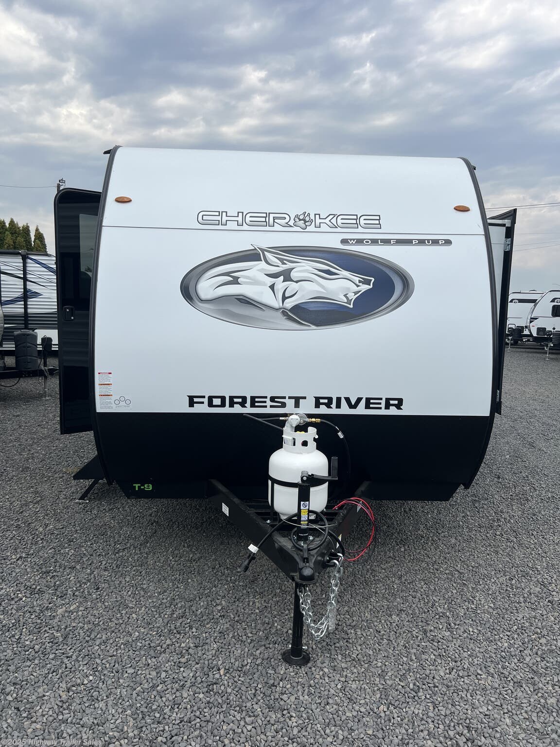 Contact us now about this 2026 Forest River Cherokee Wolf Pup 17JW! 2026 Cherokee Wolf Pup 17JW by Forest River from Highway Trailer Sales in Salem, Oregon