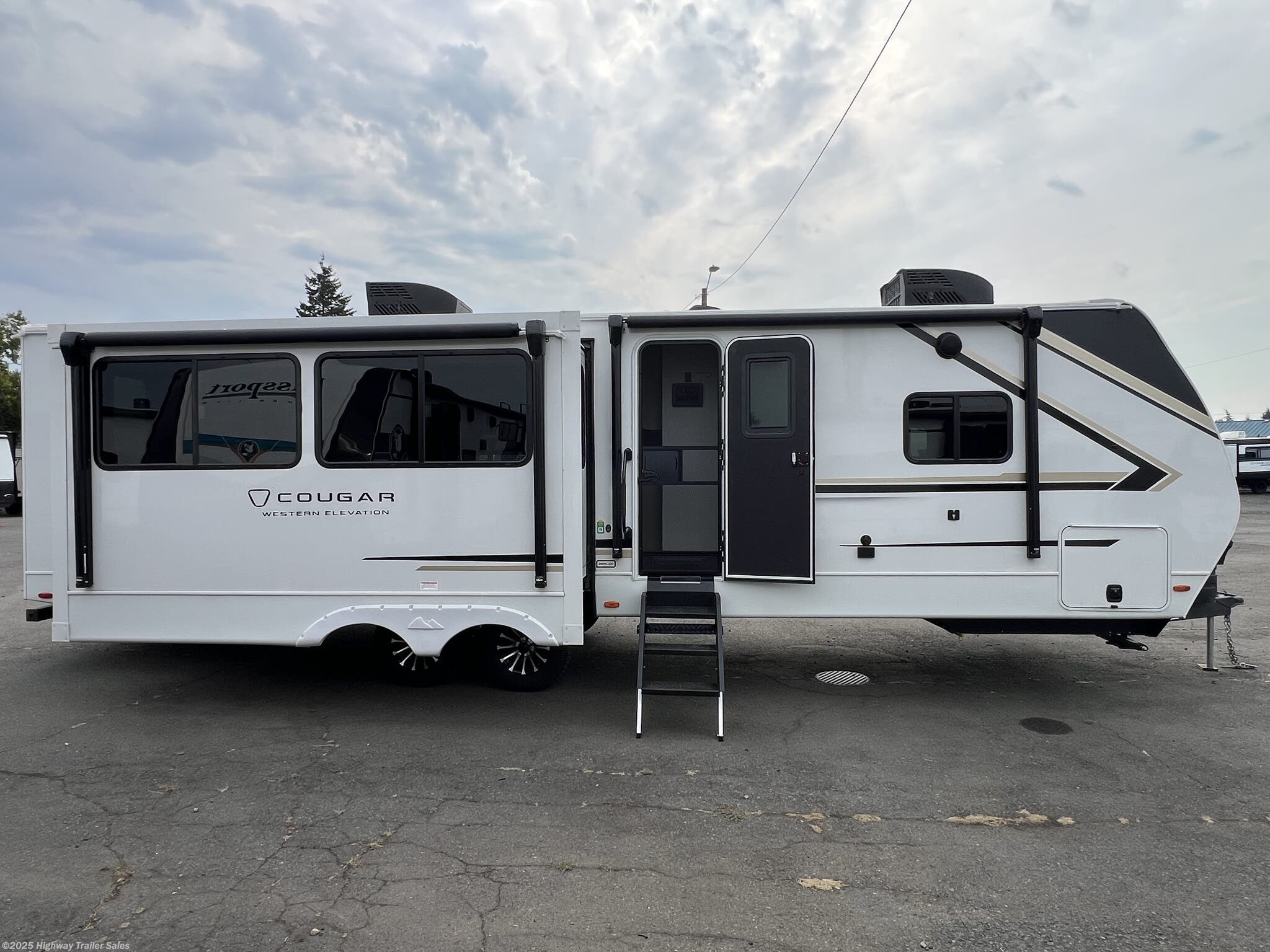 Call now about this 2026 Keystone Cougar Western 29RLWE! 2026 Keystone Cougar Western 29RLWE - New Travel Trailer For Sale by Highway Trailer Sales in Salem, Oregon features Sound Bar, Slam Latch Baggage Doors, Air Conditioning, LED HDTV, Power Awning