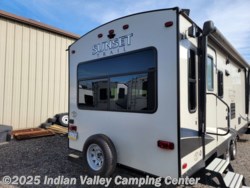 Used 2017 CrossRoads Sunset Trail Super Lite SS271RL available in Souderton, Pennsylvania