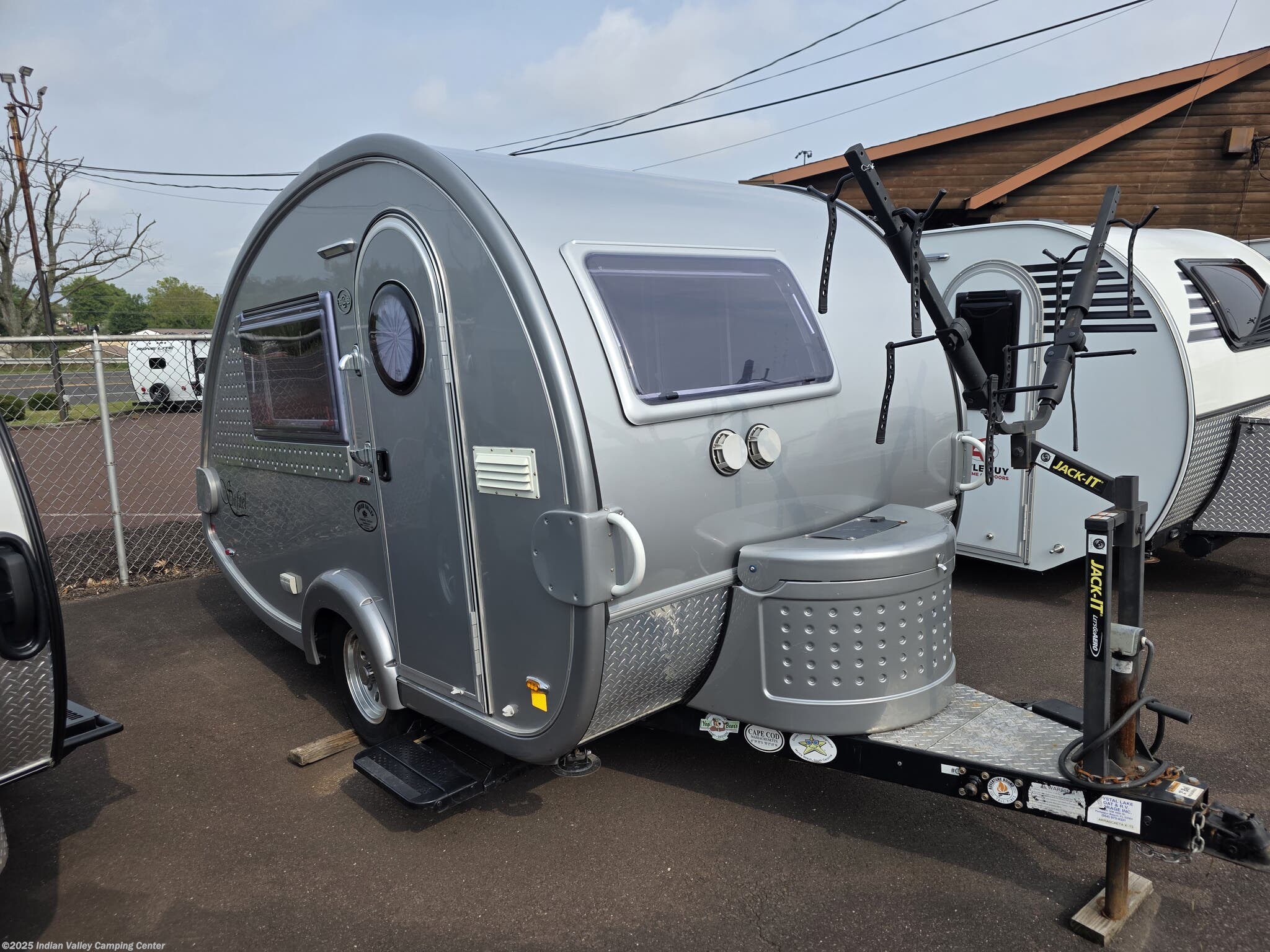 Call now about this 2017 NuCamp TAB 320 Classic Sofitel! 2017 NuCamp TAB 320 Classic Sofitel - Used Travel Trailer For Sale by Indian Valley Camping Center in Souderton, Pennsylvania features U-Shaped Dinette, Spare Tire Kit, Water Heater, Toilet, Stove Top Burner