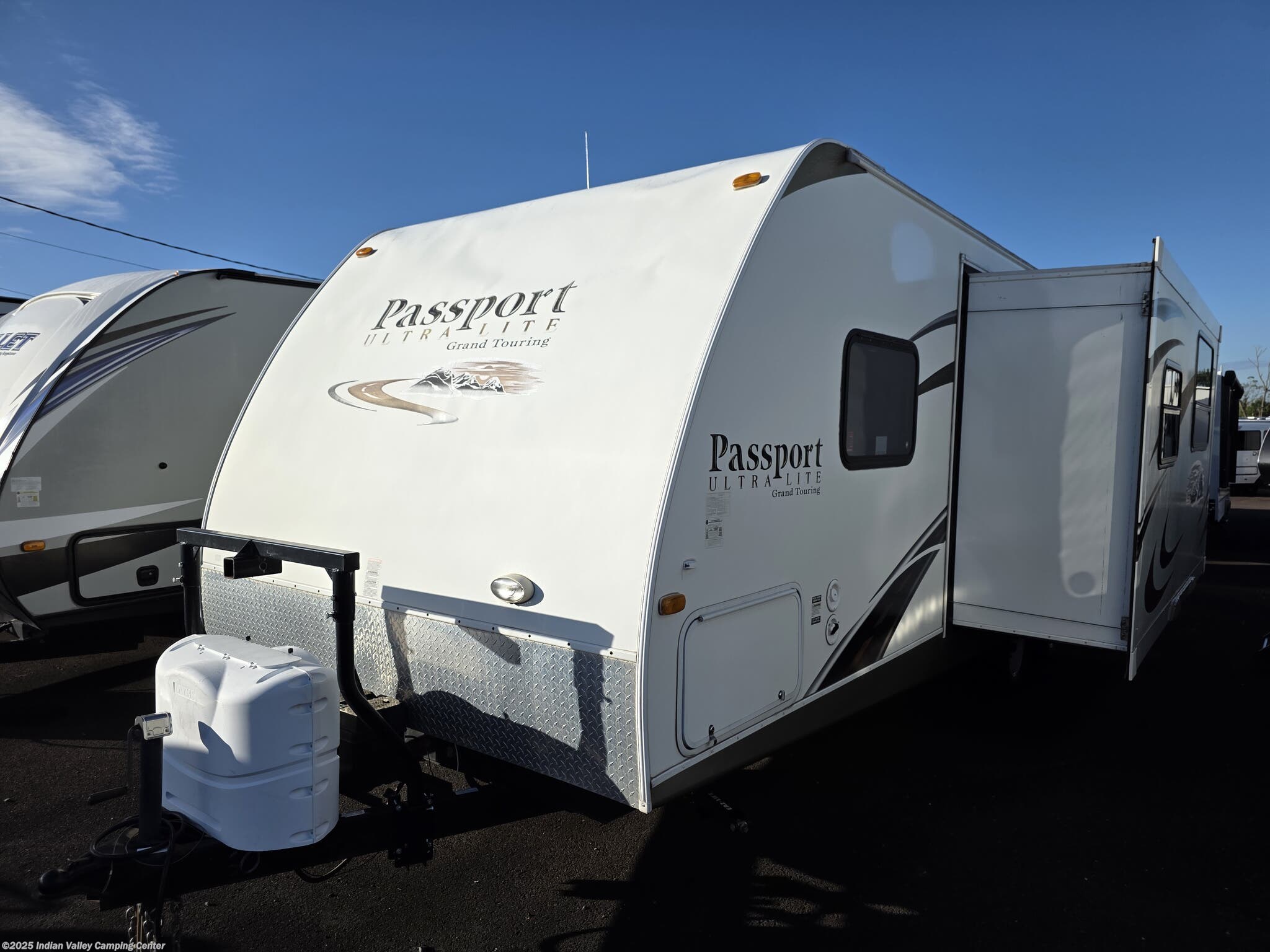 Call now about this 2012 Keystone Passport Ultra Lite Grand Touring 2650BH! 2012 Keystone Passport Ultra Lite Grand Touring 2650BH - Used Travel Trailer For Sale by Indian Valley Camping Center in Souderton, Pennsylvania features Toilet, Roof Vents, Refrigerator, Oven, Shower