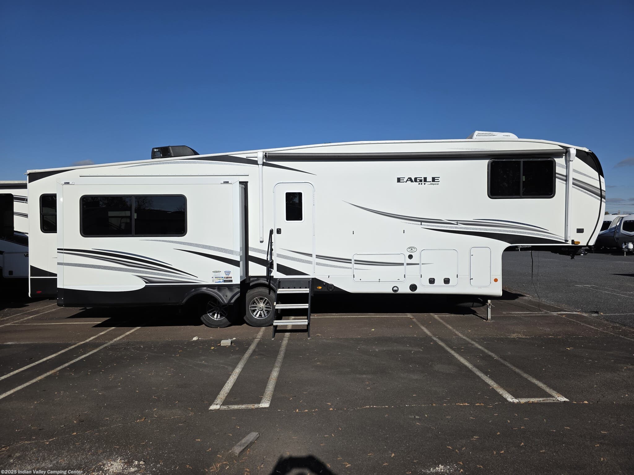 Call now about this 2021 Jayco Eagle 31MB! 2021 Jayco Eagle 31MB - Used Fifth Wheel For Sale by Indian Valley Camping Center in Souderton, Pennsylvania features Queen Bed, Batteries, Stove, CD Player, Furnace
