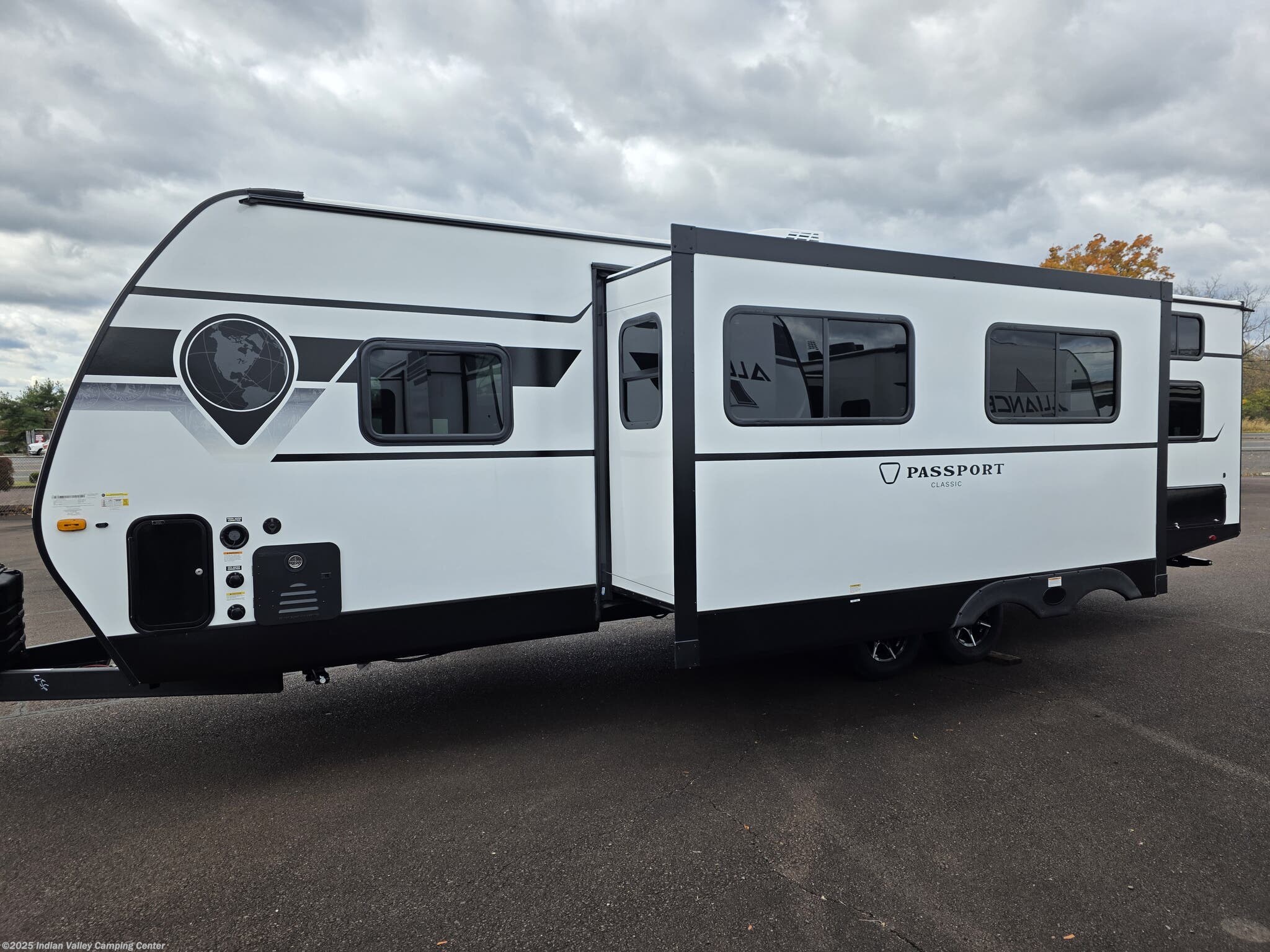 Call now about this 2026 Keystone Passport Classic 284QBC! 2026 Keystone Passport Classic 284QBC - New Travel Trailer For Sale by Indian Valley Camping Center in Souderton, Pennsylvania features Furnace, Microwave, Refrigerator, Queen Mattress, Stabilizer Jacks