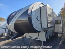2014 Winnebago Lite Five 26RKS - Used Fifth Wheel for sale by Indian Valley Camping Center in Souderton, Pennsylvania