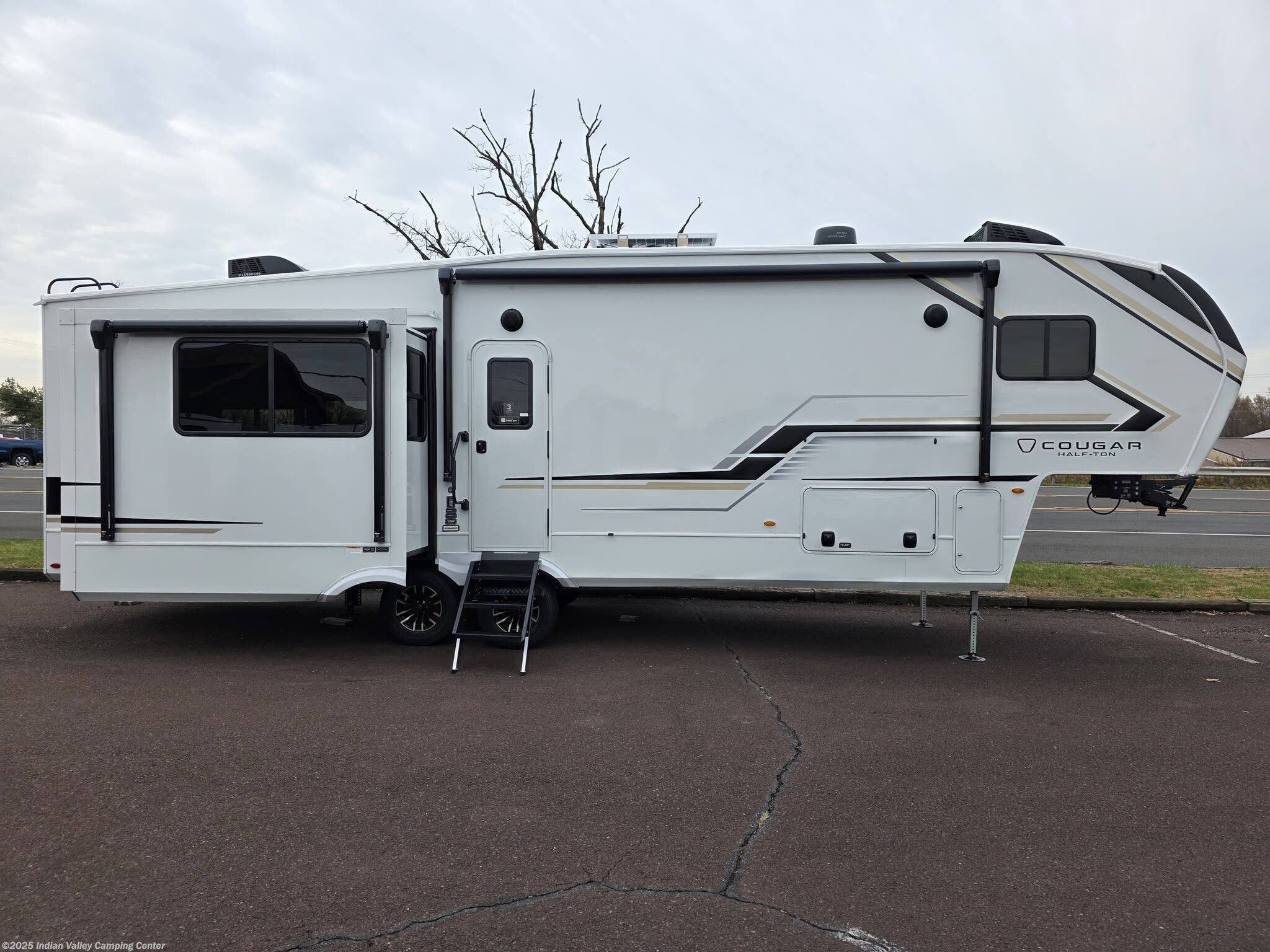 Call now about this 2026 Keystone Cougar Half-Ton 29MBD! 2026 Keystone Cougar Half-Ton 29MBD - New Fifth Wheel For Sale by Indian Valley Camping Center in Souderton, Pennsylvania features Microwave, Solar Panel, TV, Stove, Furnace