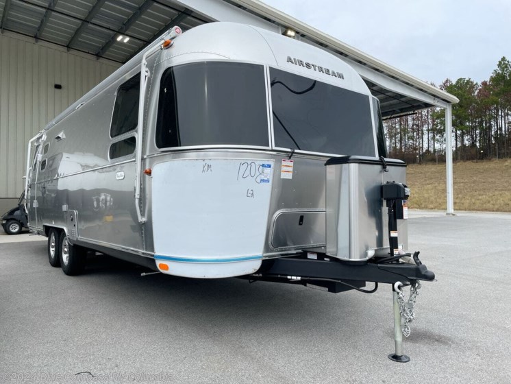 New 2024 Airstream Flying Cloud 27FB available in Lexington, South Carolina