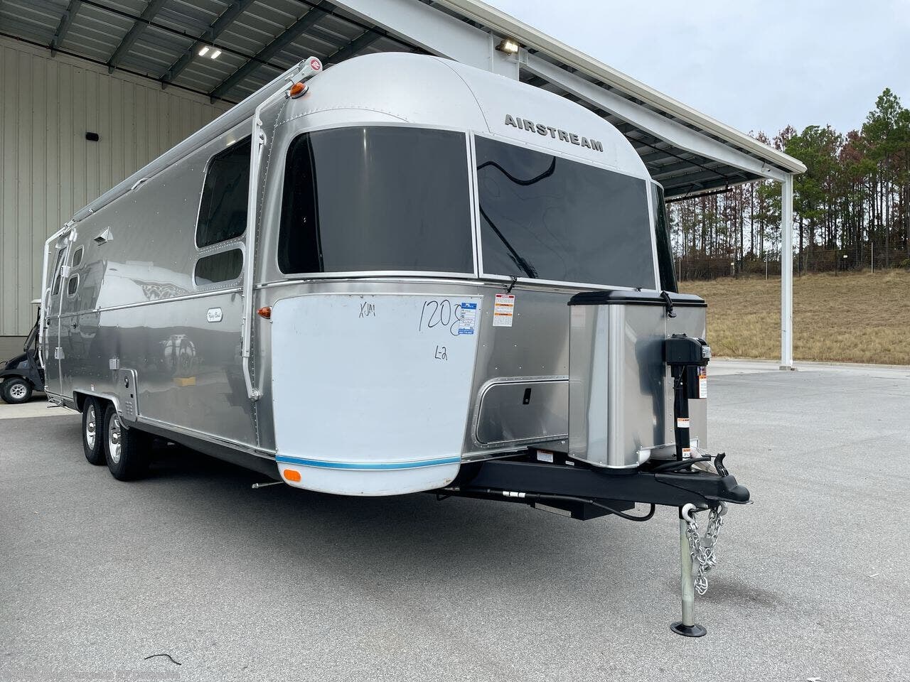 Email now about this 2025 Airstream Flying Cloud 27FB! New 2025 Airstream Flying Cloud 27FB available in Lexington, South Carolina