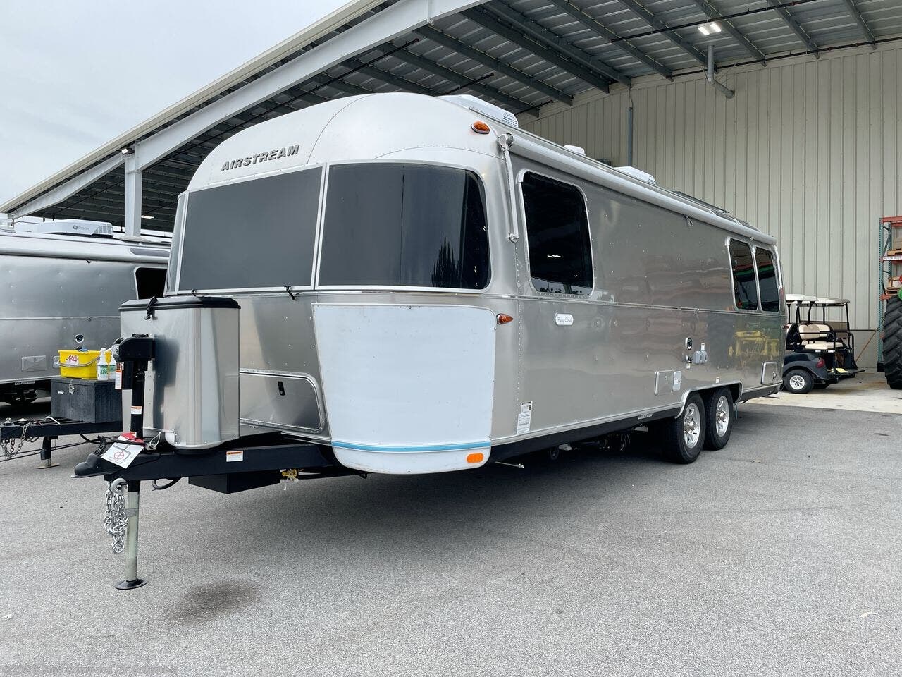 New 2025 Airstream Flying Cloud 27FB available in Lexington, South Carolina