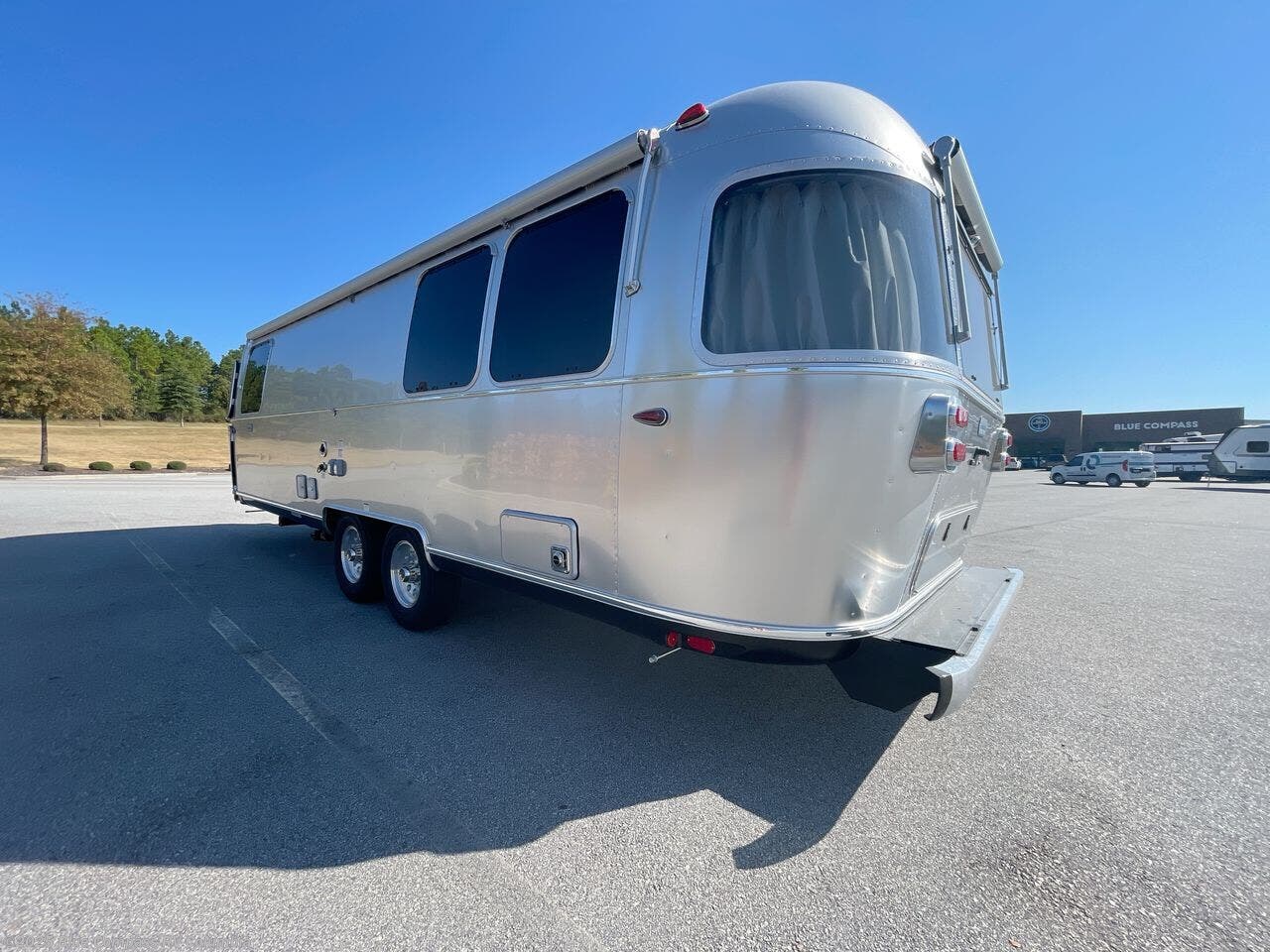 Contact us now about this 2026 Airstream Globetrotter 27FB! 2026 Globetrotter 27FB by Airstream from Blue Compass RV Columbia in Lexington, South Carolina