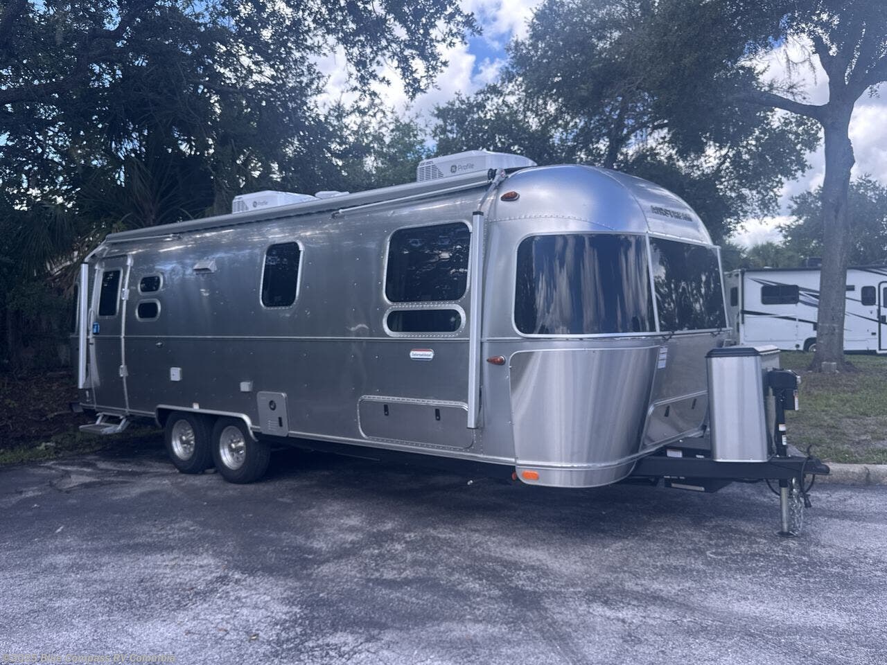 Contact us now about this 2026 Airstream International 27FB Twin! 2026 International 27FB Twin by Airstream from Blue Compass RV Columbia in Lexington, South Carolina