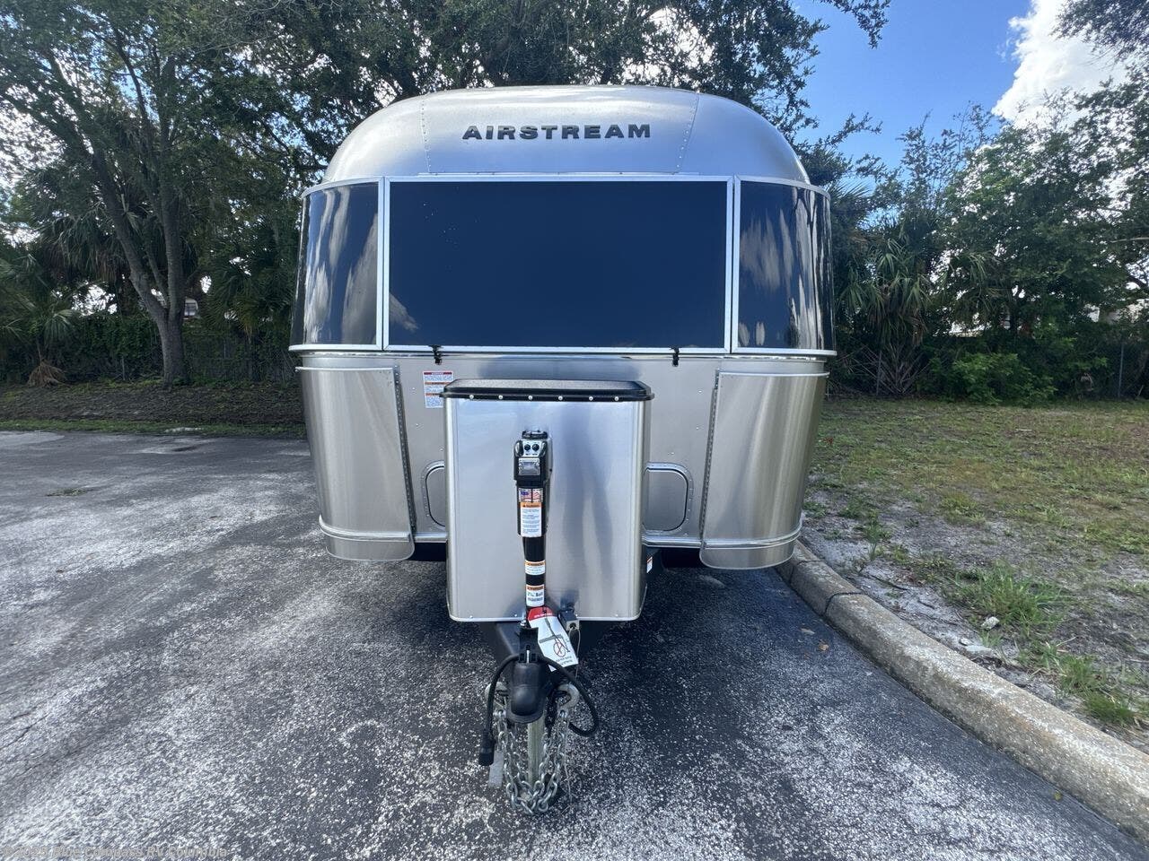 New 2026 Airstream International 27FB Twin available in Lexington, South Carolina