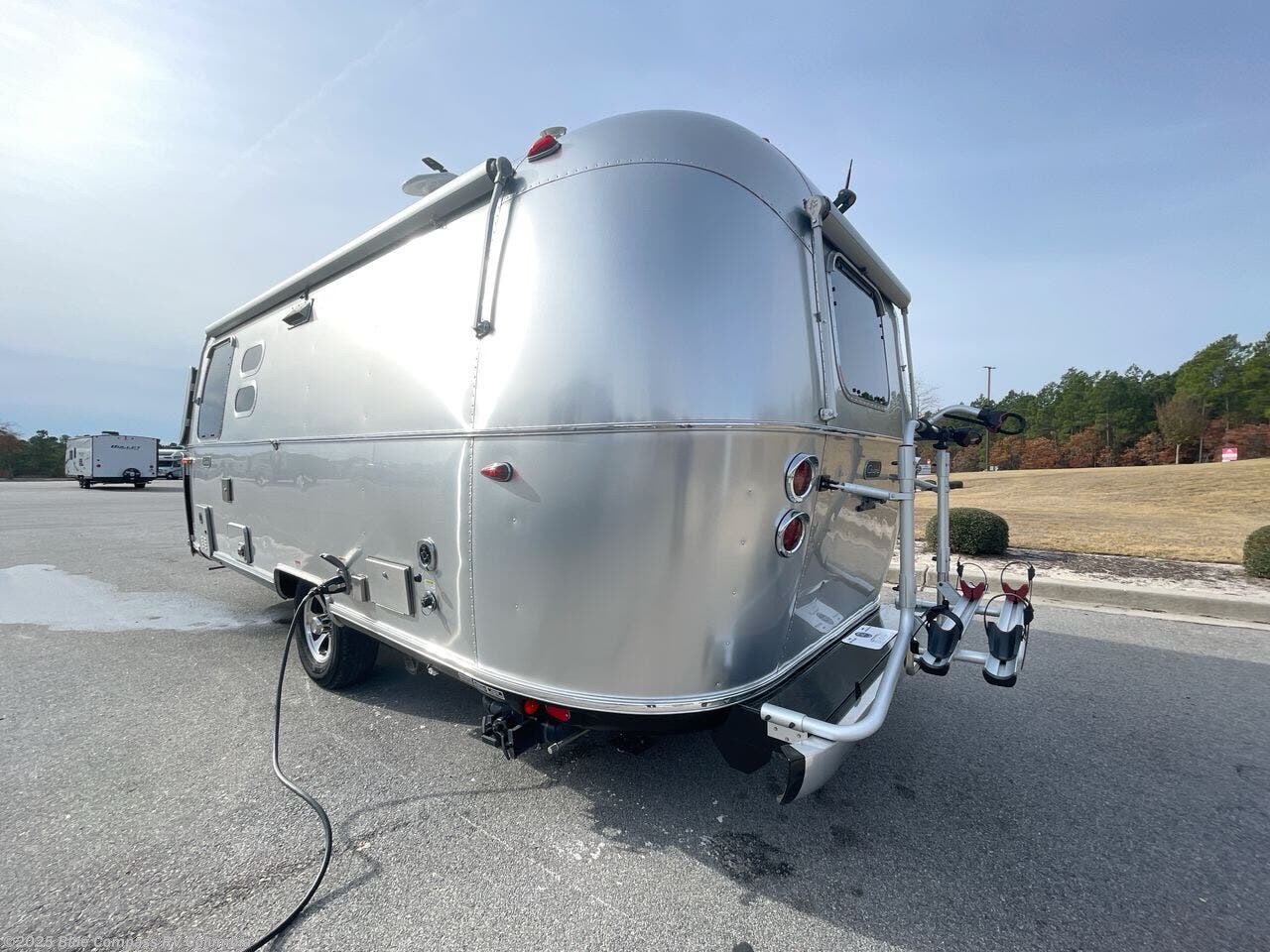 Contact us now about this 2022 Airstream Caravel 22FB! 2022 Caravel 22FB by Airstream from Blue Compass RV Columbia in Lexington, South Carolina
