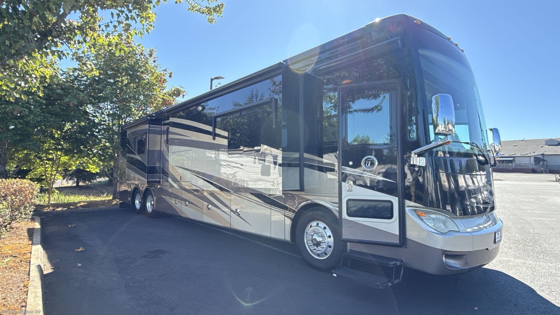 Contact us now about this 2014 Tiffin Allegro Bus 43 QGP! 2014 Allegro Bus 43 QGP by Tiffin from Johnson RV in Sandy, Oregon