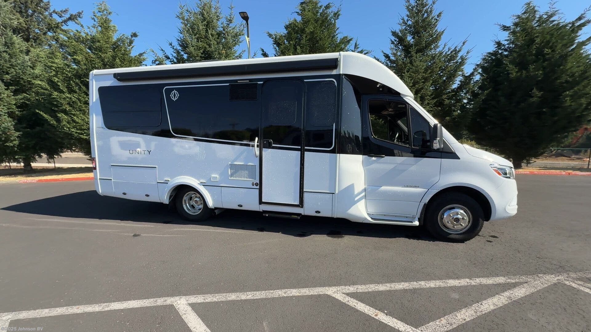 Contact us now about this 2021 Leisure Travel Unity U24RL! 2021 Unity U24RL by Leisure Travel from Johnson RV in Sandy, Oregon