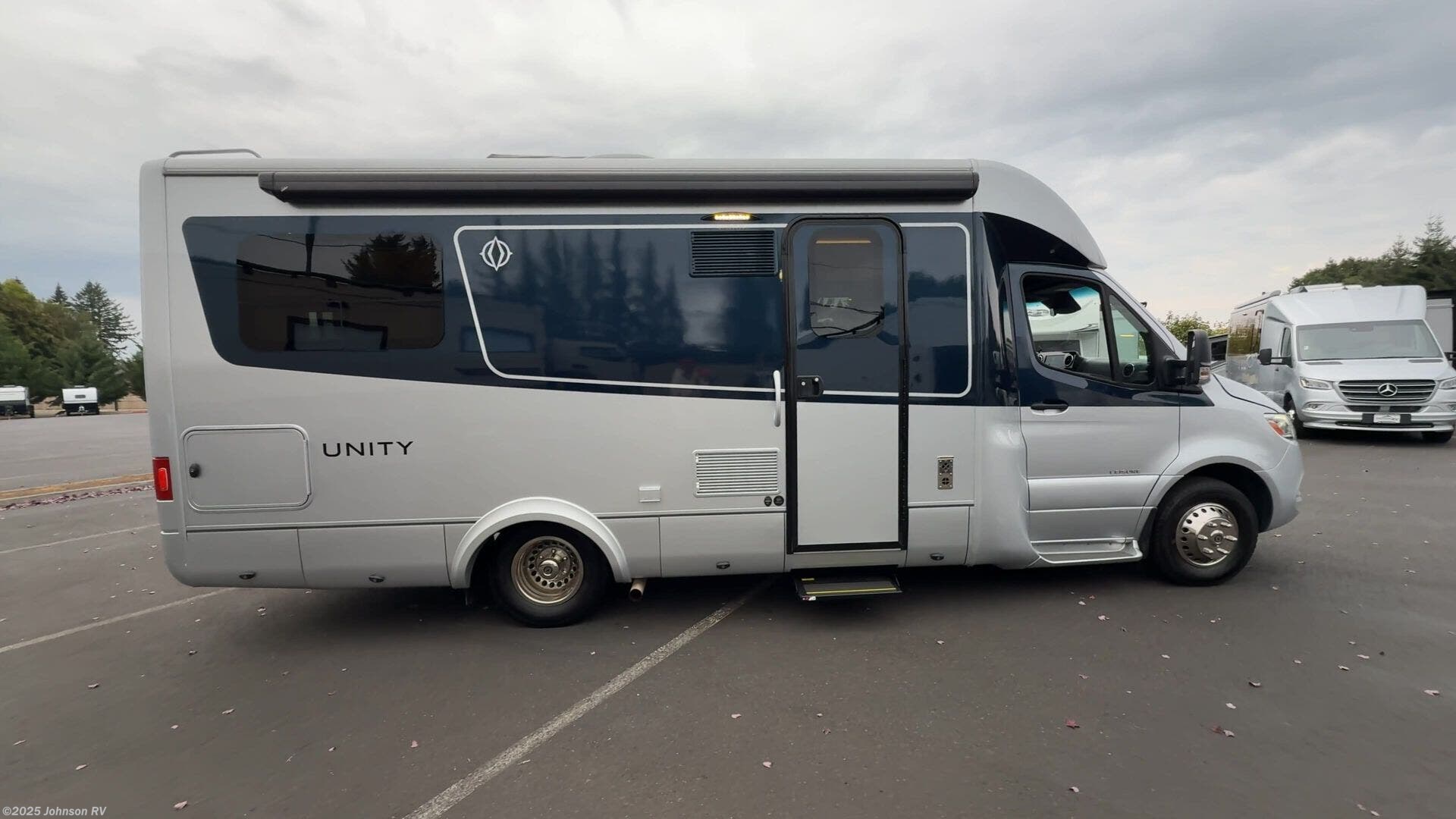 Contact us now about this 2021 Leisure Travel Unity U24TB! 2021 Unity U24TB by Leisure Travel from Johnson RV in Sandy, Oregon