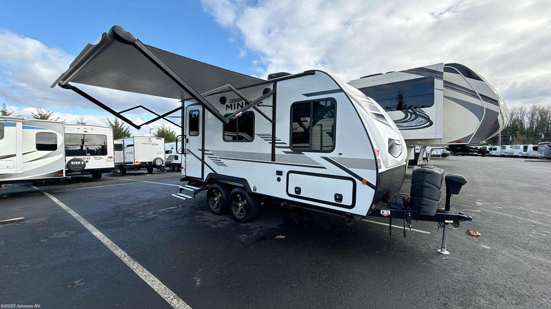 Contact us now about this 2021 Winnebago Micro Minnie 1708FB! 2021 Micro Minnie 1708FB by Winnebago from Johnson RV in Sandy, Oregon