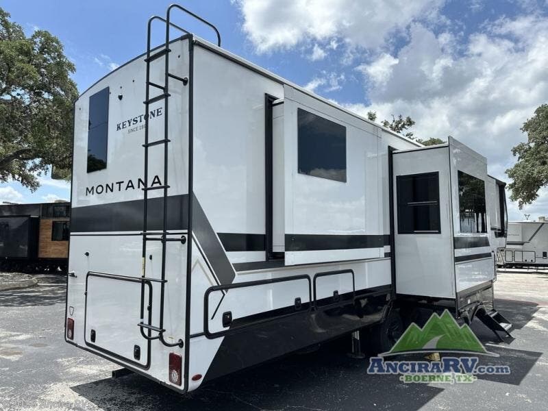 Contact us now about this 2026 Keystone Montana 3901RK! 2026 Montana 3901RK by Keystone from Ancira RV in Boerne, Texas