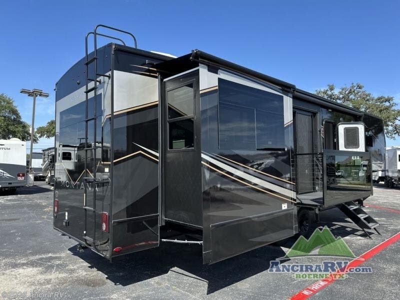 Contact us now about this 2026 Keystone Montana 3532SP! 2026 Montana 3532SP by Keystone from Ancira RV in Boerne, Texas