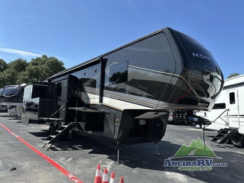New 2026 Keystone Montana 3532SP available in Boerne, Texas