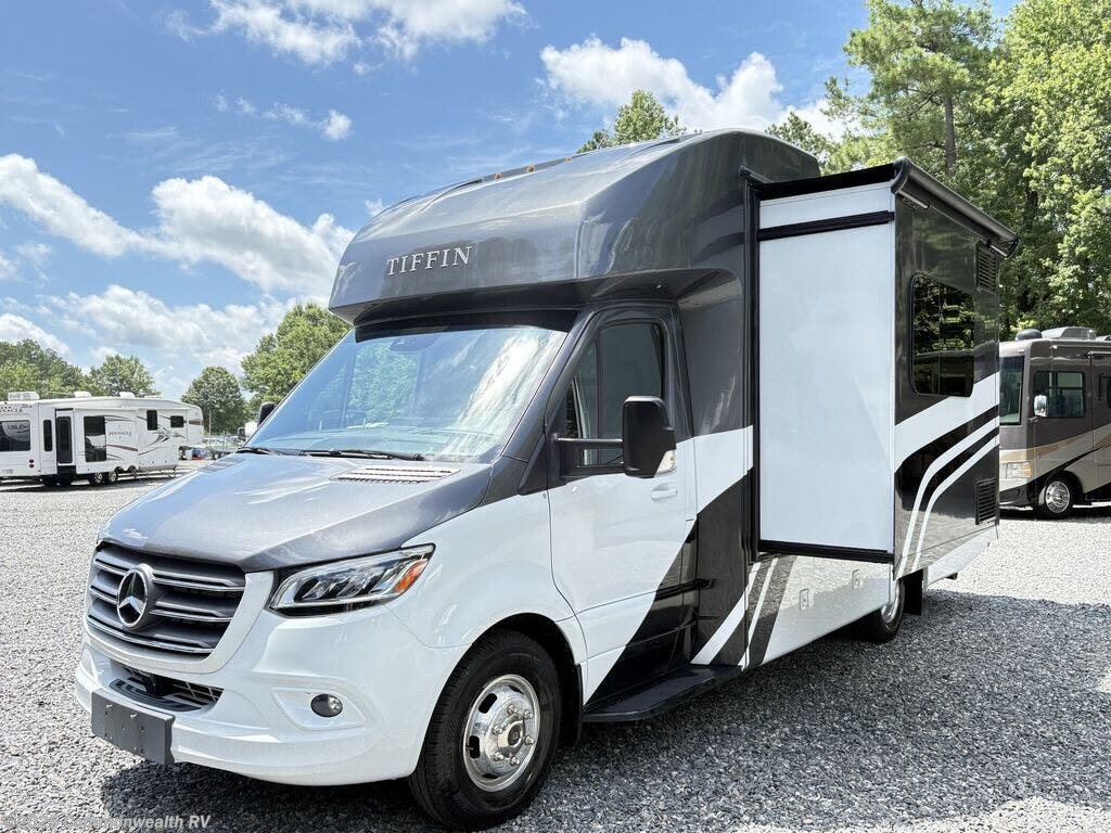 Contact us now about this 2023 Tiffin Wayfarer 25TW! 2023 Wayfarer 25TW by Tiffin from Commonwealth RV in Ashland, Virginia