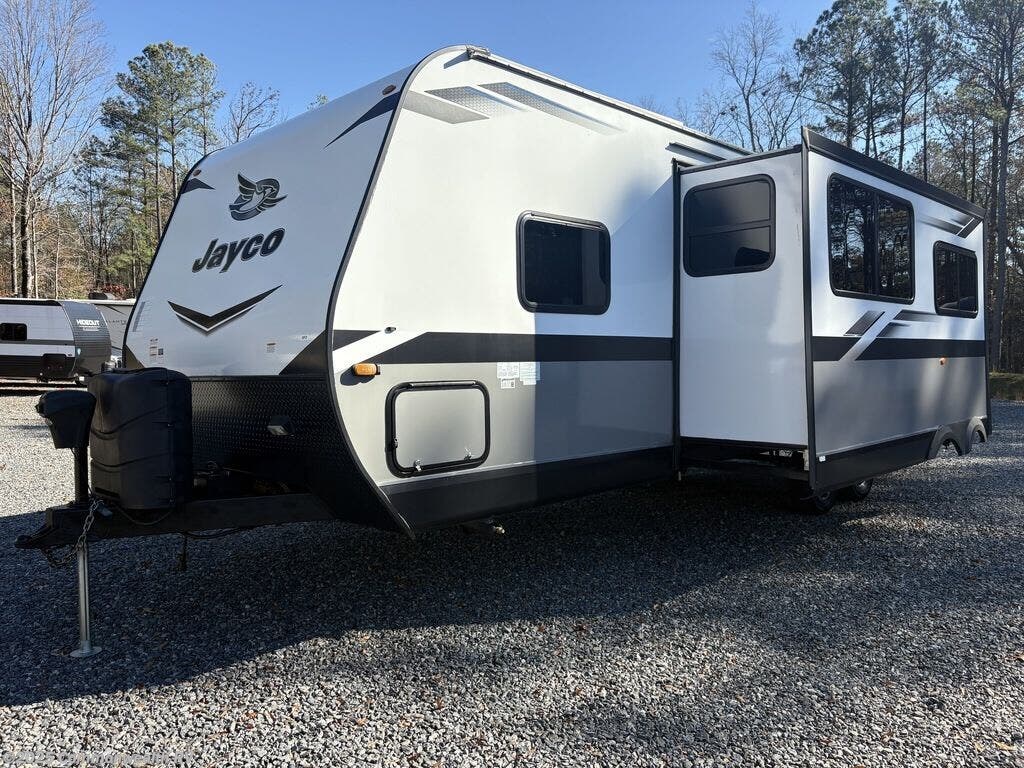 Call now about this 2022 Jayco Jay Flight 28BHS! 2022 Jayco Jay Flight 28BHS - Used Travel Trailer For Sale by Commonwealth RV in Ashland, Virginia