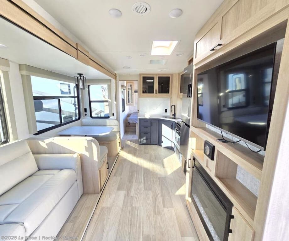 Call now about this 2024 Winnebago Voyage 3033BH! 2024 Winnebago Voyage 3033BH - Used Travel Trailer For Sale by La Mesa | RecVan - Tucson in Tucson, Arizona