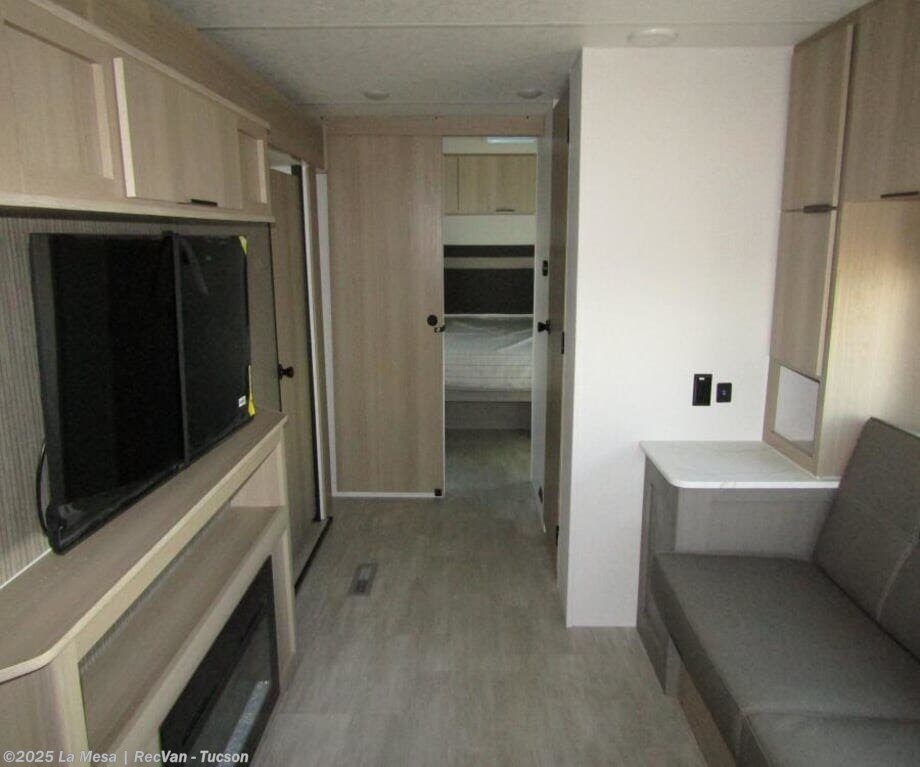 Call now about this 2025 Dutchmen Kodiak 241BHSL! 2025 Dutchmen Kodiak 241BHSL - New Travel Trailer For Sale by La Mesa | RecVan - Tucson in Tucson, Arizona