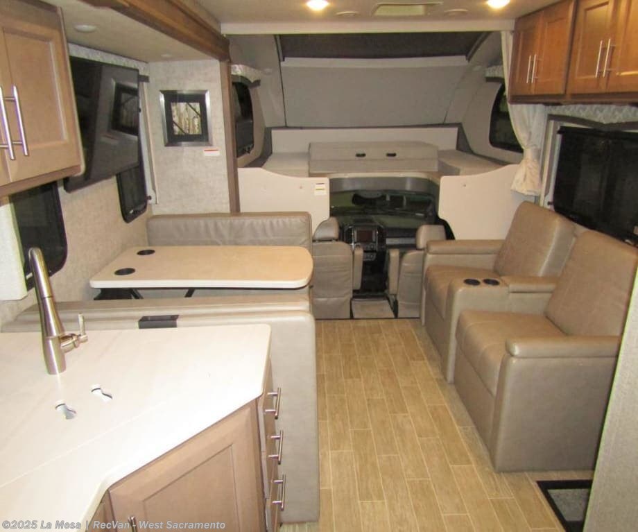 Contact us now about this 2022 Thor Motor Coach Omni XG32! 2022 Omni XG32 by Thor Motor Coach from La Mesa | RecVan - West Sacramento in West Sacramento, California