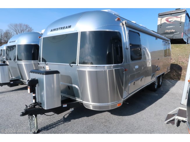 2024 Flying Cloud 27FBT by Airstream from Ansley RV in Duncansville, Pennsylvania