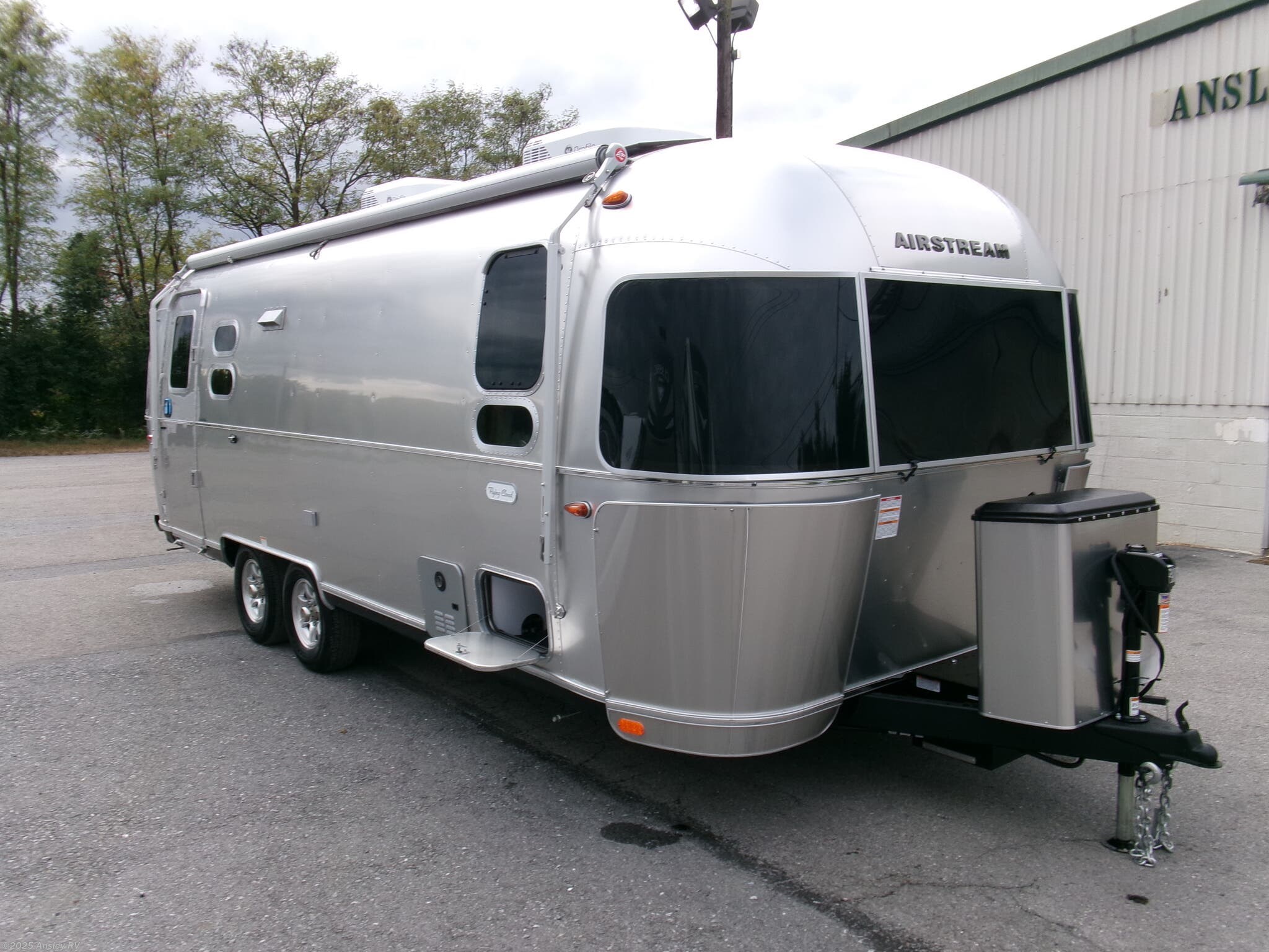 Email now about this 2025 Airstream Flying Cloud 25FBQ! New 2025 Airstream Flying Cloud 25FBQ available in Duncansville, Pennsylvania