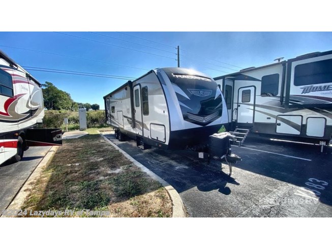 Used 23 Cruiser RV Radiance Ultra Lite R27RK available in Seffner, Florida