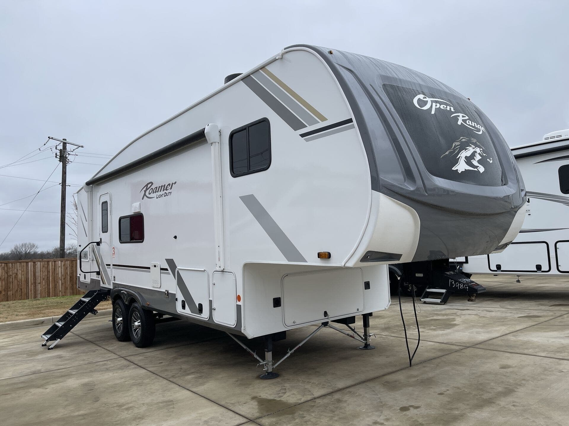 Call now about this 2025 Highland Ridge Open Range Roamer LIGHT 274BHS! 2025 Highland Ridge Open Range Roamer LIGHT 274BHS - New Fifth Wheel For Sale by McClain's Longhorn RV in Sanger, Texas features Shower, Toilet, Skylight, Dinette, CO Detector