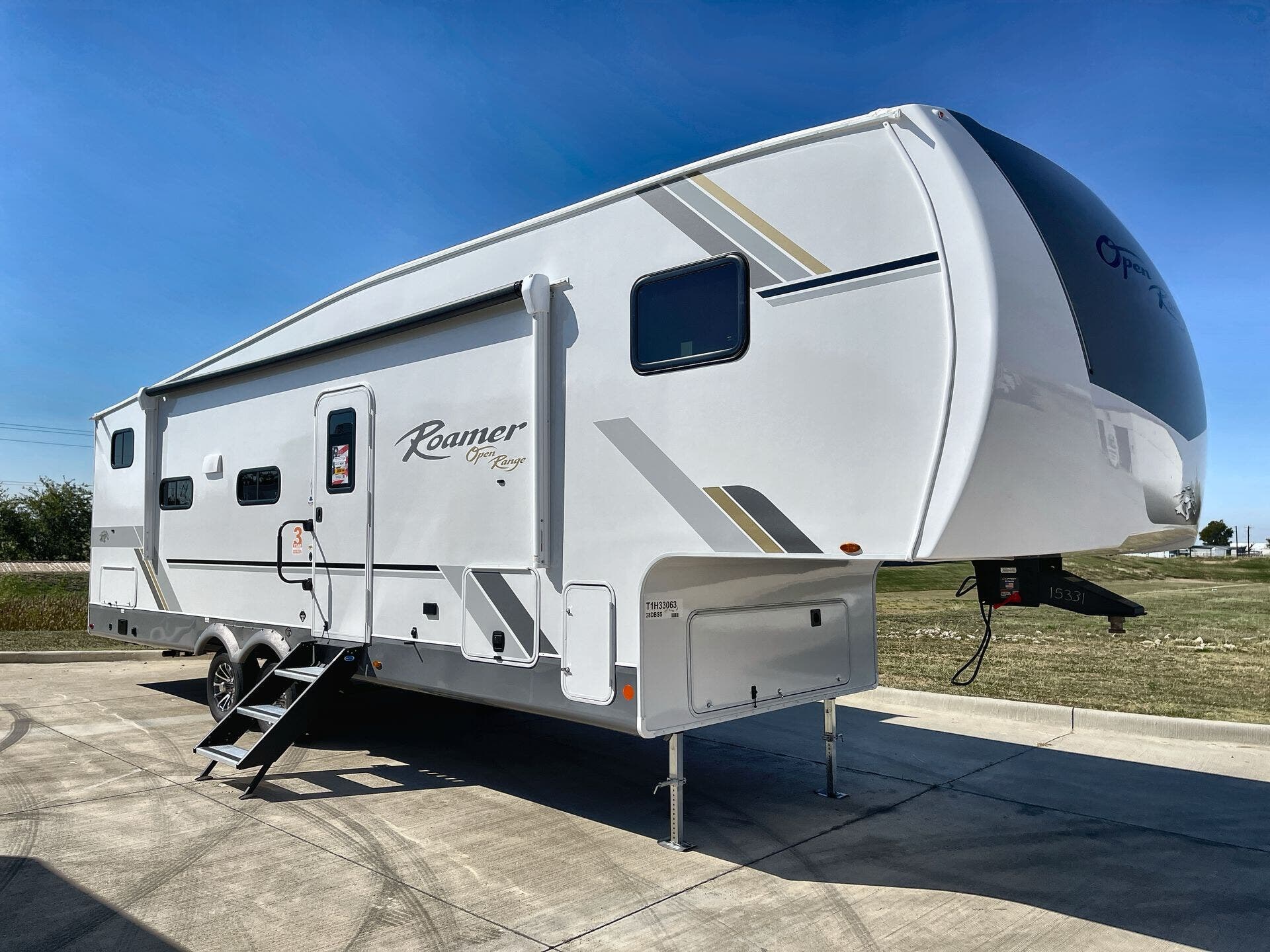 Email now about this 2026 Highland Ridge Open Range Roamer LIGHT 28DBSS! New 2026 Highland Ridge Open Range Roamer LIGHT 28DBSS available in Sanger, Texas