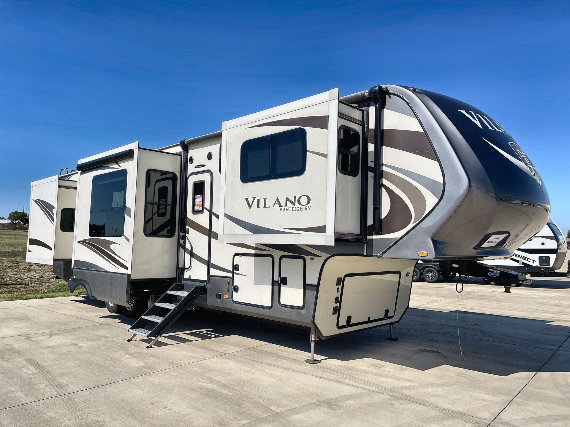 Email now about this 2018 Vanleigh Vilano 375FLL! Used 2018 Vanleigh Vilano 375FLL available in Sanger, Texas