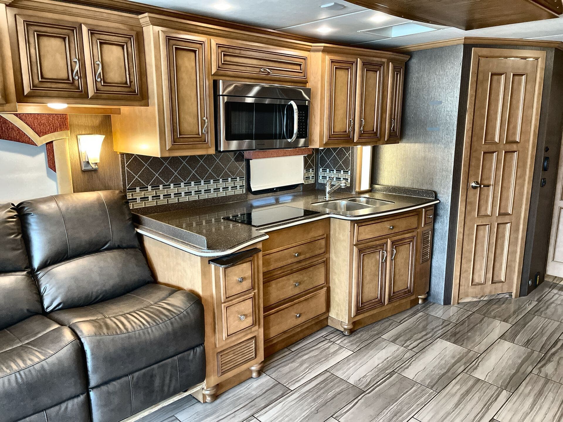 Used 2014 Newmar Ventana 4037 available in Sanger, Texas