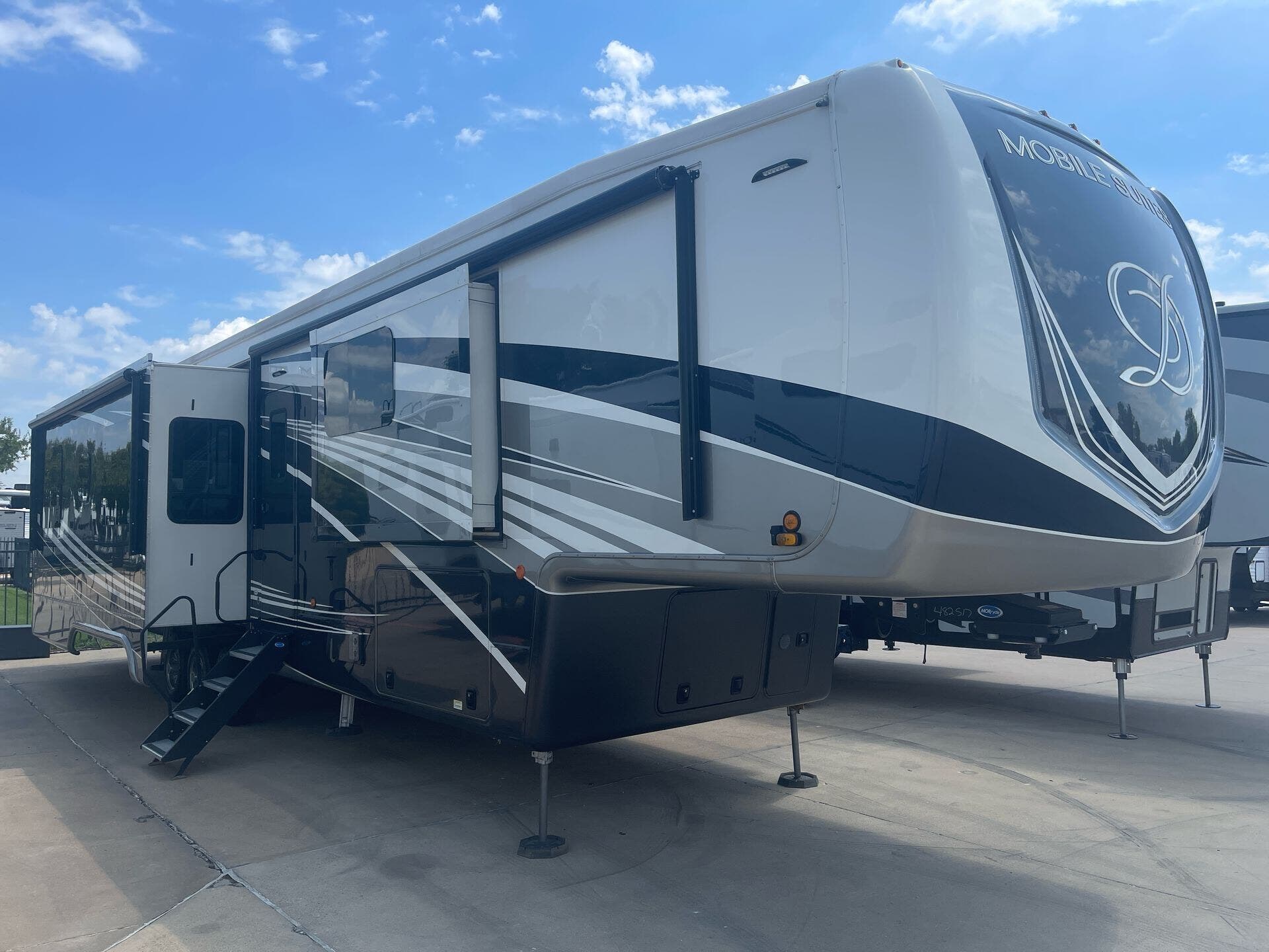 Email now about this 2022 DRV Mobile Suites 44 HOUSTON! Used 2022 DRV Mobile Suites 44 HOUSTON available in Fort Worth, Texas