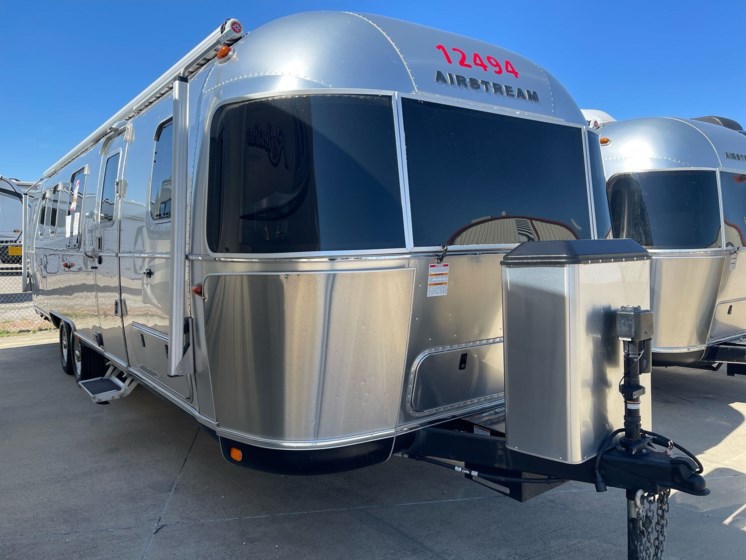 Email now about this 2023 Airstream Classic 33FB TWIN! Used 2023 Airstream Classic 33FB TWIN available in Fort Worth, Texas