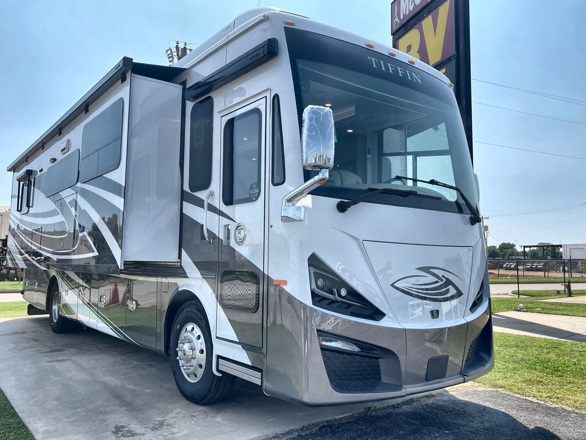 Email now about this 2026 Tiffin Phaeton 37BH! New 2026 Tiffin Phaeton 37BH available in Oklahoma City, Oklahoma