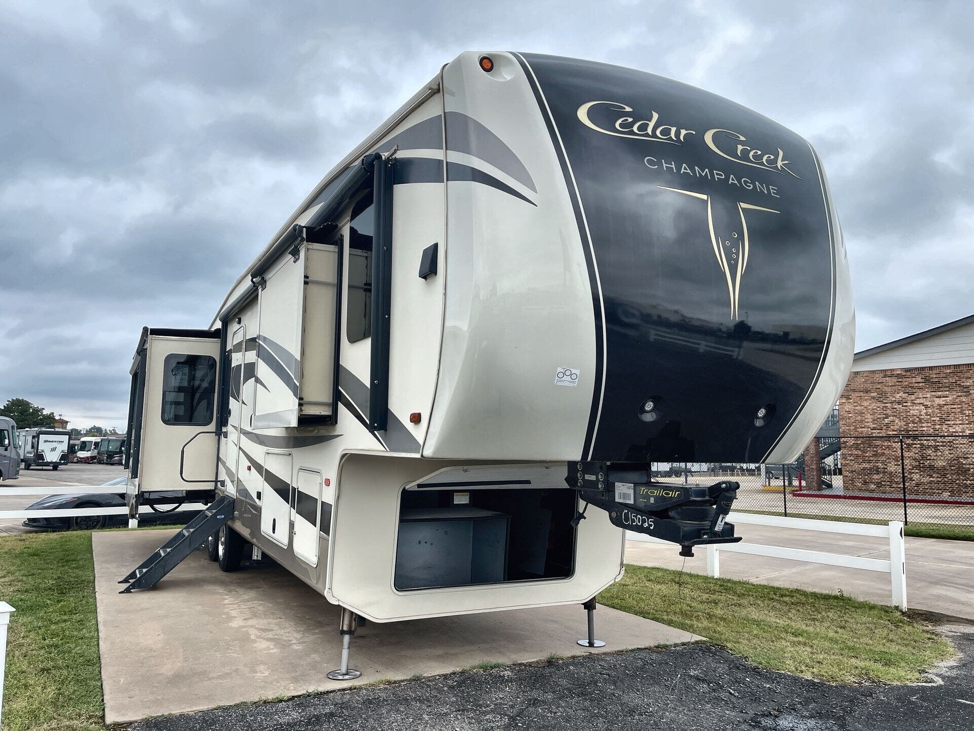 Email now about this 2017 Forest River Cedar Creek 38ERK! Used 2017 Forest River Cedar Creek 38ERK available in Oklahoma City, Oklahoma
