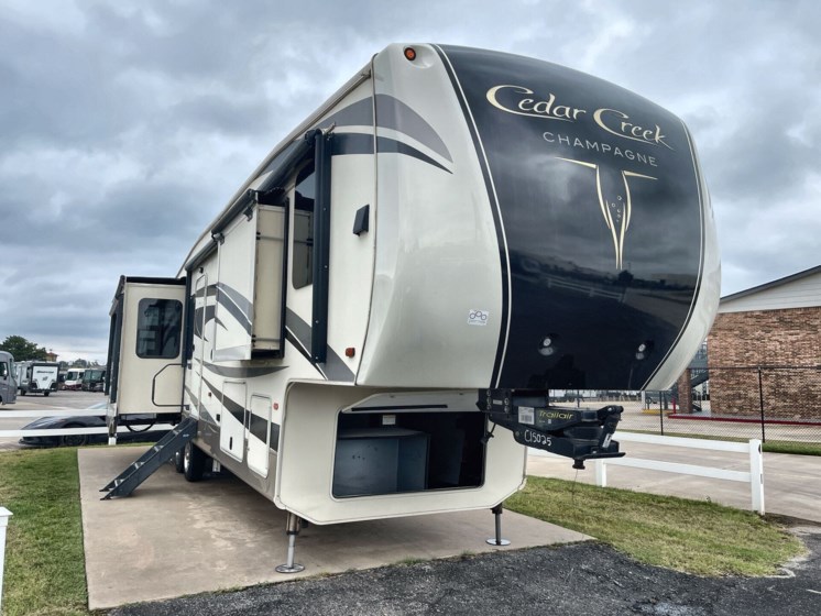 Email now about this 2017 Forest River Cedar Creek 38ERK! Used 2017 Forest River Cedar Creek 38ERK available in Oklahoma City, Oklahoma