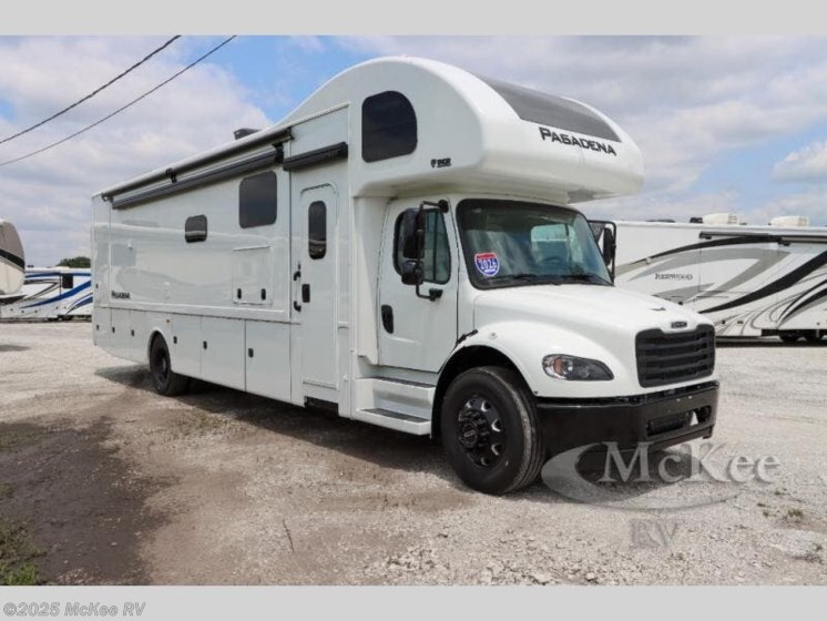 Email now about this 2026 Thor Motor Coach Pasadena 38DX! New 2026 Thor Motor Coach Pasadena 38DX available in Perry, Iowa