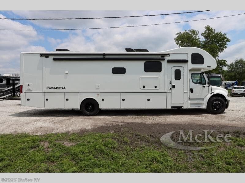 New 2026 Thor Motor Coach Pasadena 38DX available in Perry, Iowa