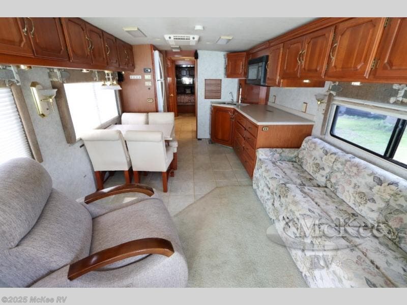 Call now about this 1999 Winnebago Ultimate Freedom 40JD! 1999 Winnebago Ultimate Freedom 40JD - Used Class A For Sale by McKee RV in Perry, Iowa features Slideout