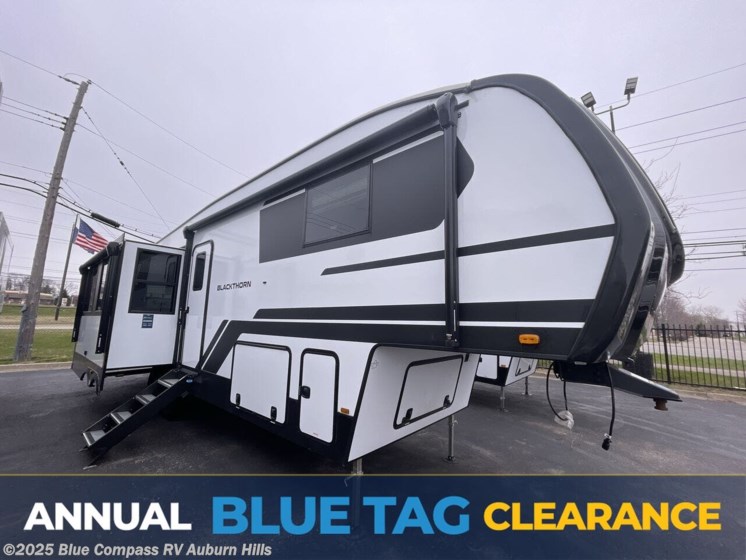 Email now about this 2025 East to West Blackthorn 3100RL! New 2025 East to West Blackthorn 3100RL available in Auburn Hills, Michigan