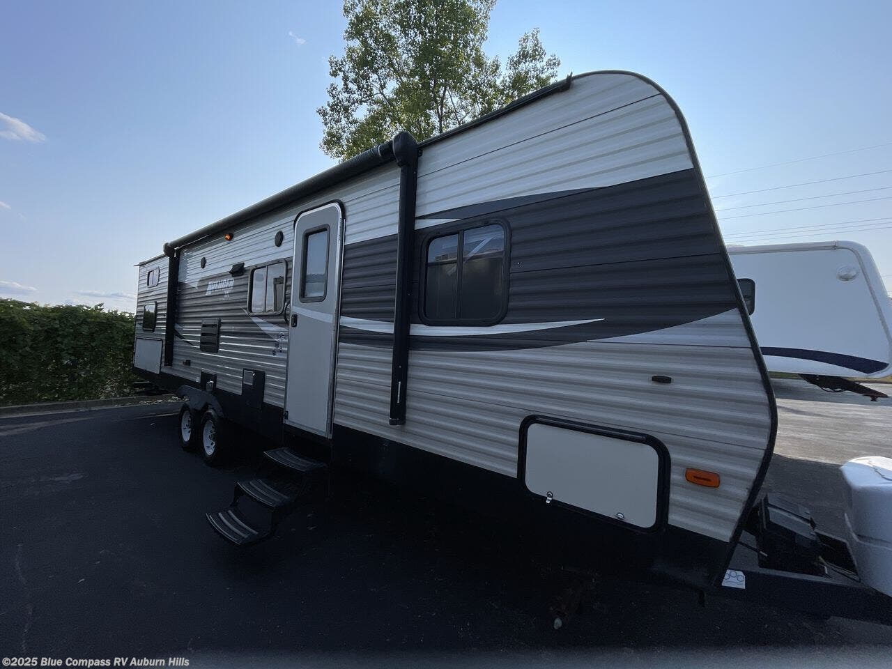 Contact us now about this 2015 Prime Time Avenger 27BBS! 2015 Avenger 27BBS by Prime Time from Blue Compass RV Auburn Hills in Auburn Hills, Michigan